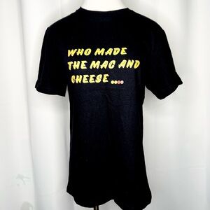 ❗️NWOT❗️“WHO MADE THE MAC AND CHEESE” GRAPHIC TEE BLACK SHORT SLEEVE C